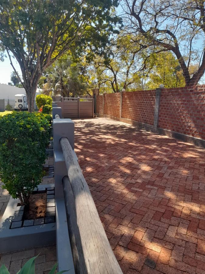 Travel North Guesthouse Tsumeb Exteriör bild