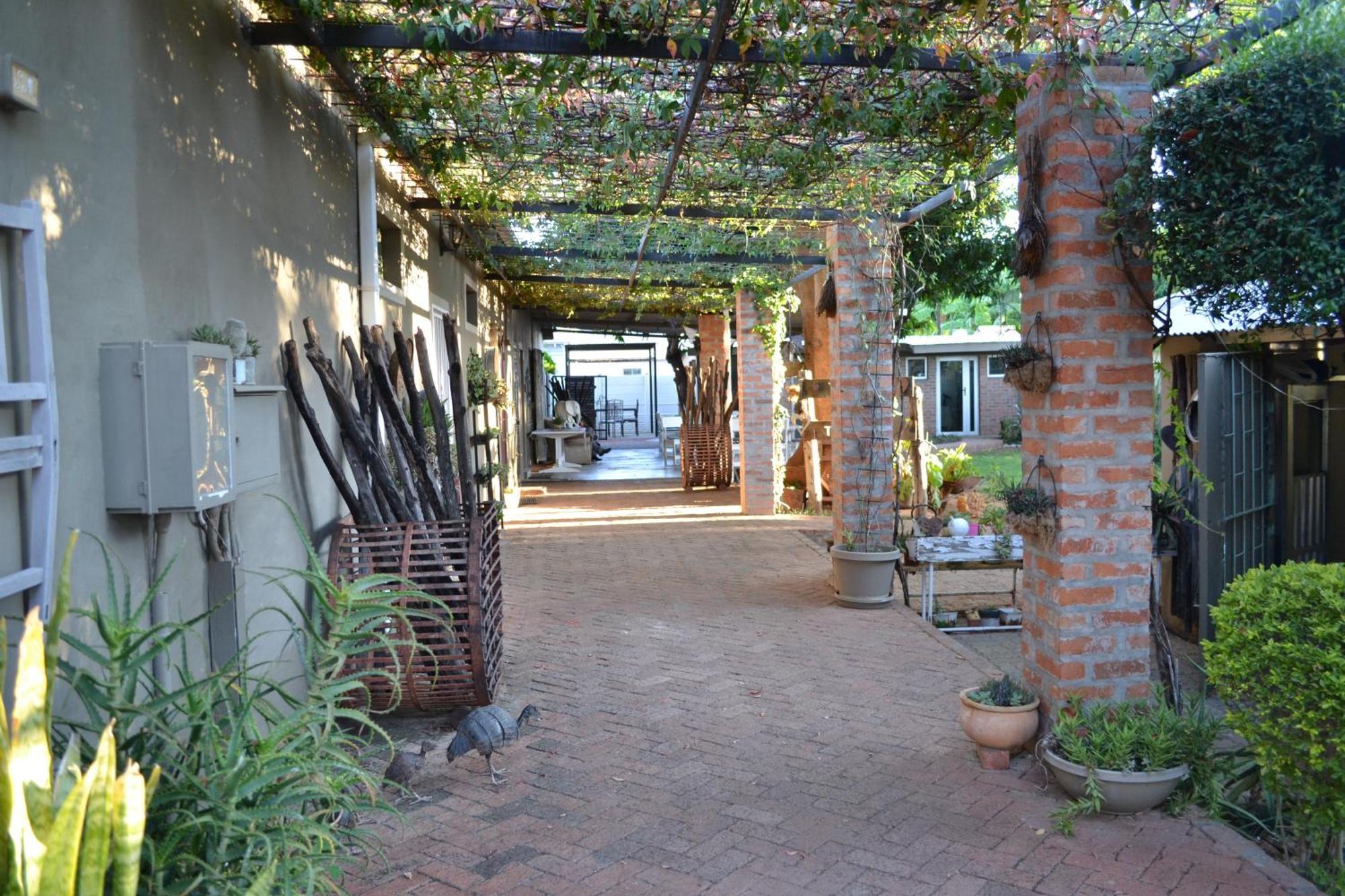 Travel North Guesthouse Tsumeb Exteriör bild